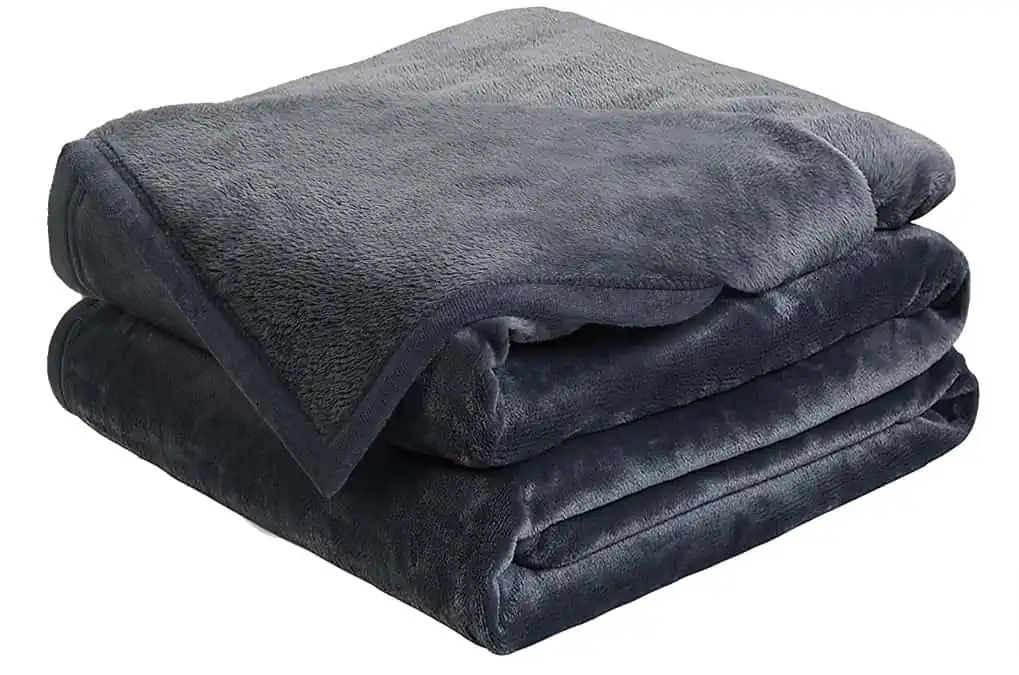 Decke Sofa Kuscheldecke grau – warm Flanell Fleecedecke für 14,70 € inkl. Prime-Versand (statt 29,99 €)