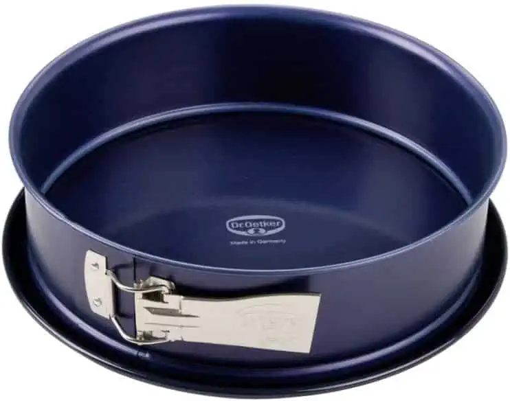 Dr. Oetker Springform Back-Liebe Emaille – Runde Backform mit Schnitt- & kratzfestem Emaille-Boden Ø 26 cm für 19,99 € inkl. Prime-Versand (statt 24,94 €)