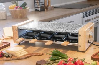Cecotec Holz Raclette für 37,90 € inkl. Versand (statt 64,99 €)