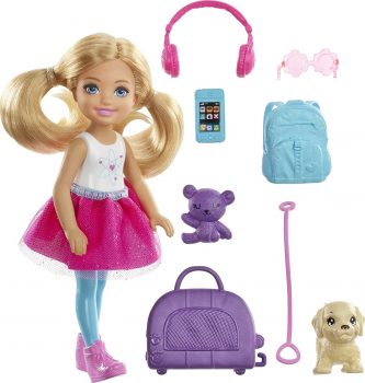 Barbie FWV Travel Chelsea Puppe mit Hündchen, Tragetasche und Accessoires