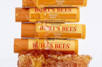 Burt s Bees natürlicher feuchtigkeitsspendender Lippenbalsam er Pack Original Bienenwachs mit Vitamin E und Pfefferminzöl Tuben g Amazon de Kosmetik