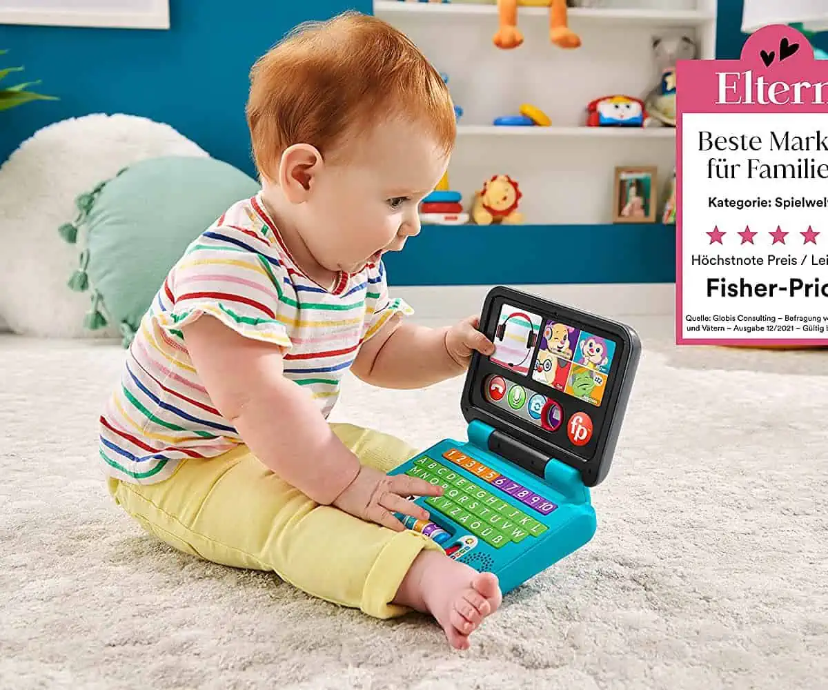 Fisher-Price HGX00 – Lernspaß Homeoffice Laptop – deutsche Version (Babyspielzeug ab 6 Monaten) für 15,99 € inkl. Prime-Versand (statt 20,88 €)