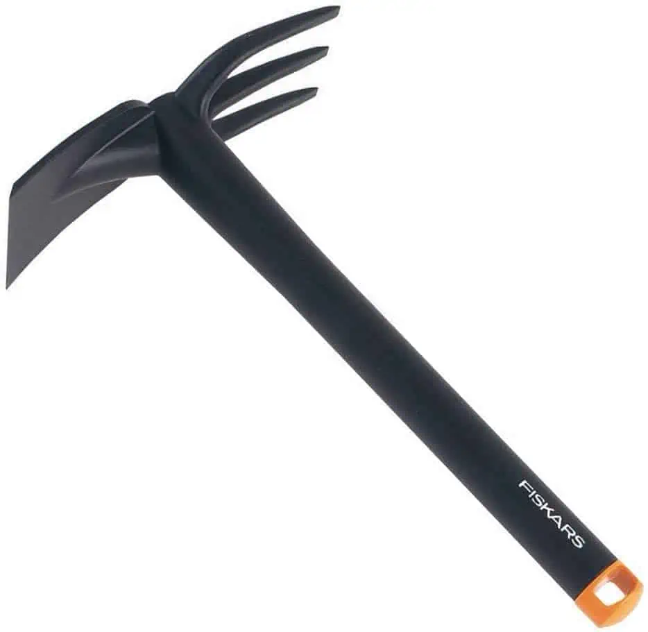 Fiskars Glasfaser Kombihacke für 9,89 € inkl. Prime-Versand (statt 12,47 €)