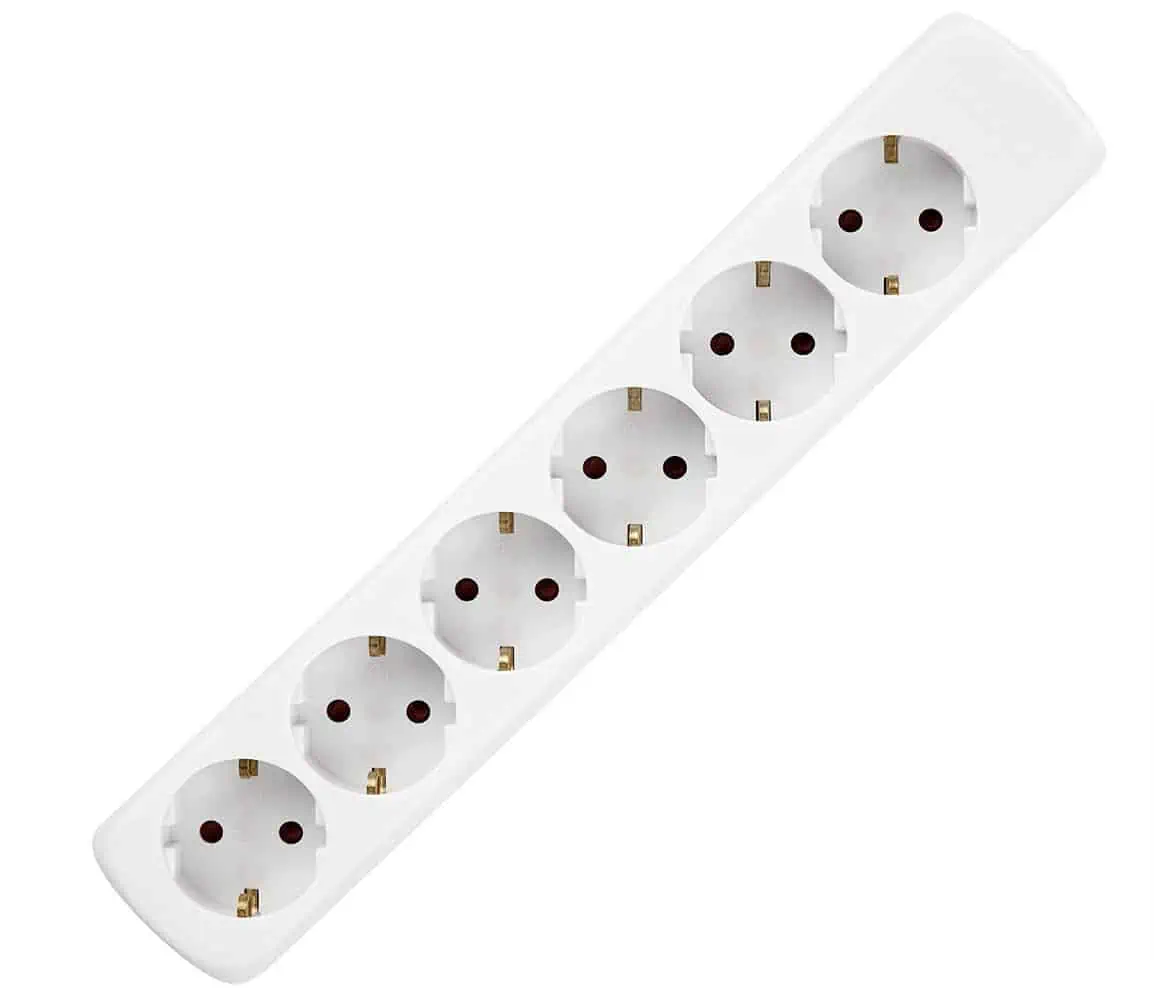 REV 0512393555 Steckdosenleiste für 5,99 € inkl. Prime-Versand (statt 10,99 €)