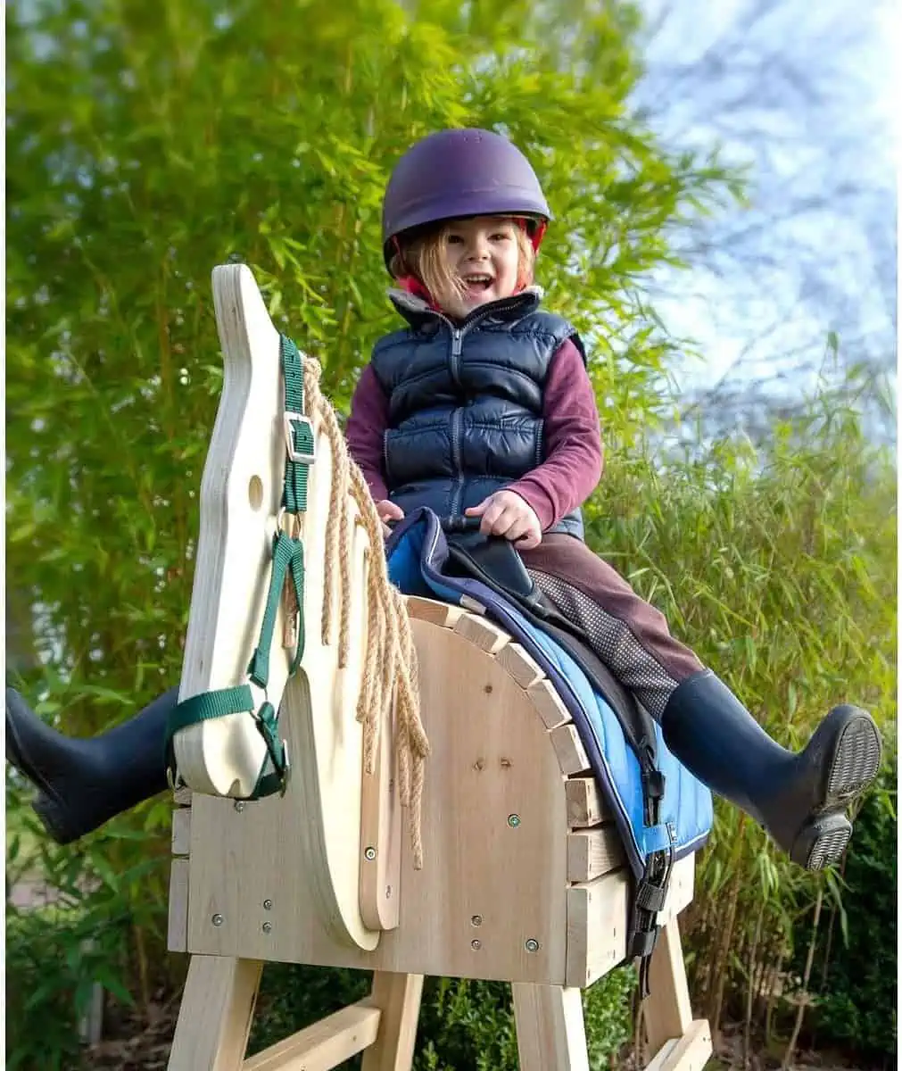 Small Foot Design Holzpferd (für Kinder ab 3 Jahren) für 149,99 € inkl. Versand (statt 181,98 €)
