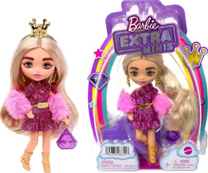 Mattel Barbie Extra Minis Barbie mit blondem Pferdeschwanz, goldener Krone, Ohrringen und Königinnengürtel