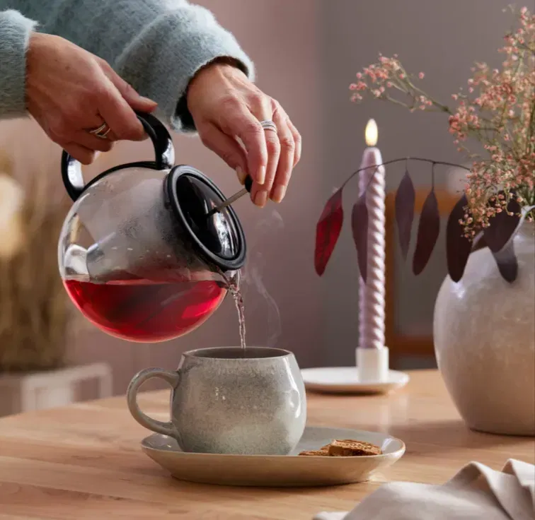 Bodum Assam Teebereiter mit Glasgriff und farbigem Deckel, 1l für 15,45 € inkl. Versand (statt 20€)