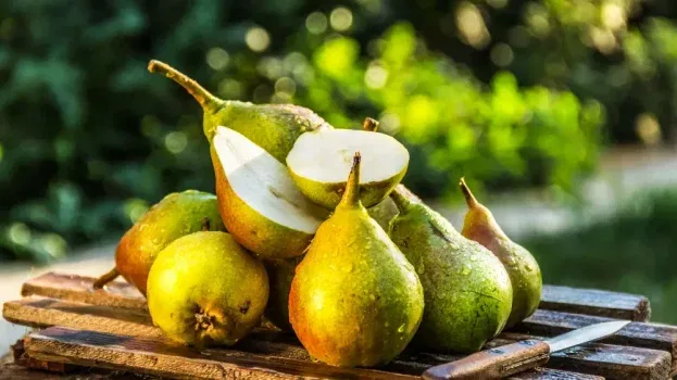 Birnen im Supermarktregal mit marktguru Cashback-Angebot