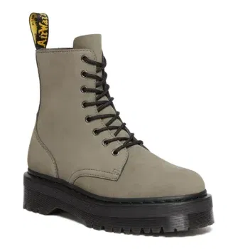 Dr. Martens Stiefelette in Grau mit Blockabsatz (Gr. 36 - 41) für 168,20 € inkl. Versand statt 205,90 €