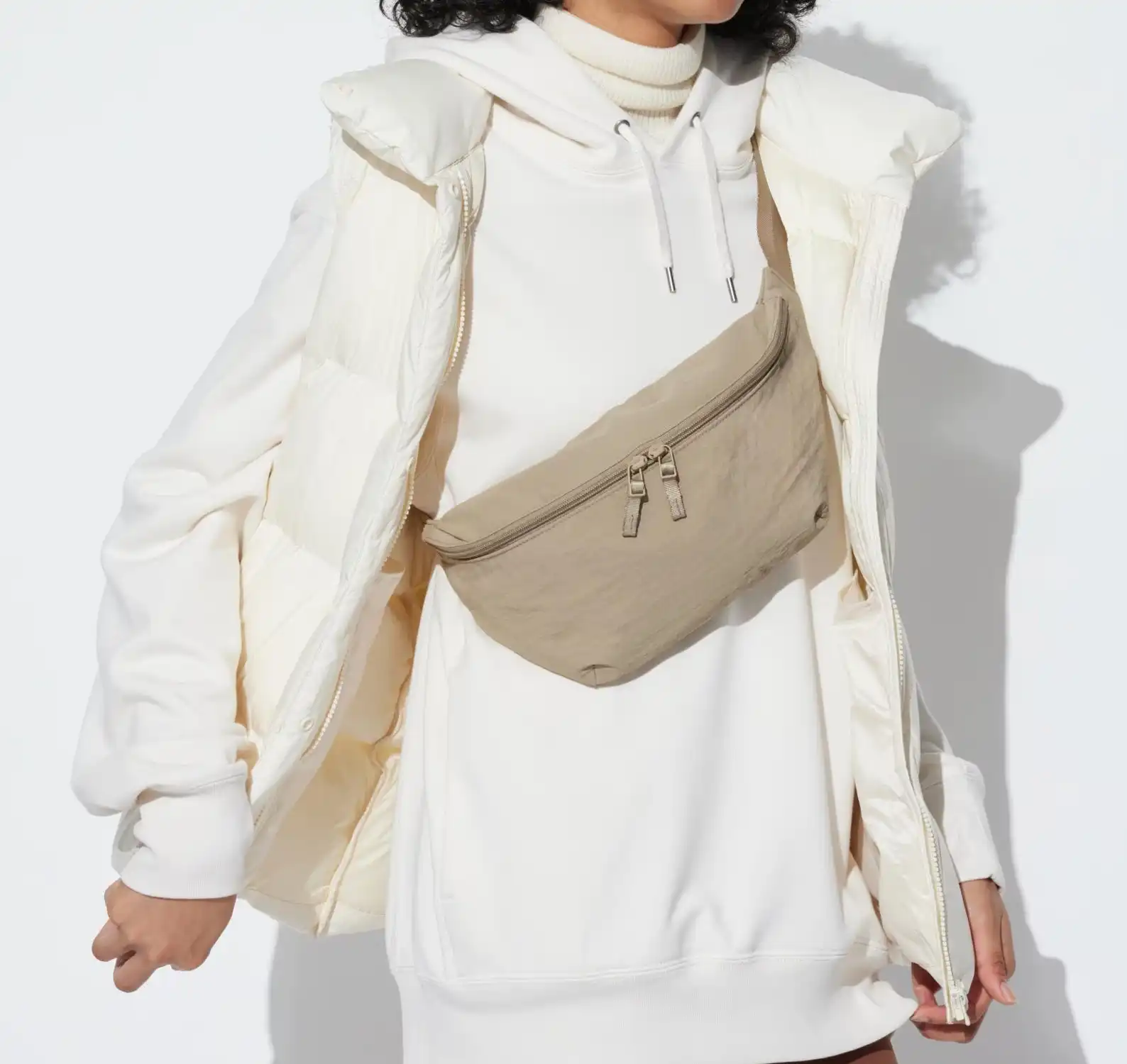UNIQLO Nylon Crossbody Tasche für nur 16,85 € inkl. Versand statt 23,85 €