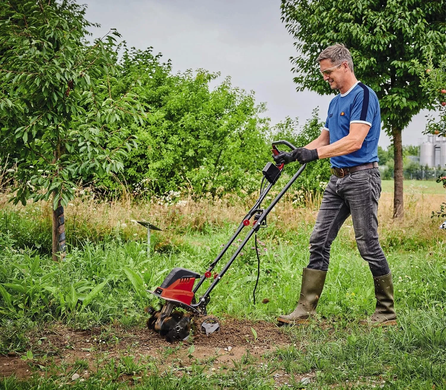 Einhell Elektro-Bodenhacke GC-RT 1545 M (1500W – 45cm, 22 cm Arbeitstiefe, 45 cm Arbeitsbreite, 2-Punkt-Sicherheitsschalter, Überlastkupplung, klappbarer Führungsholm) für 117,99 € inkl. Versand (statt 144,26 €)