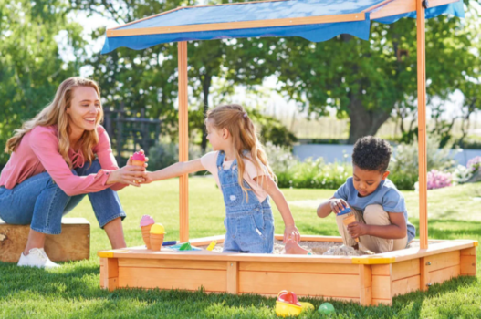 Playtive-Sandkasten-mit-Dach-und-Eisdiele-LIDL