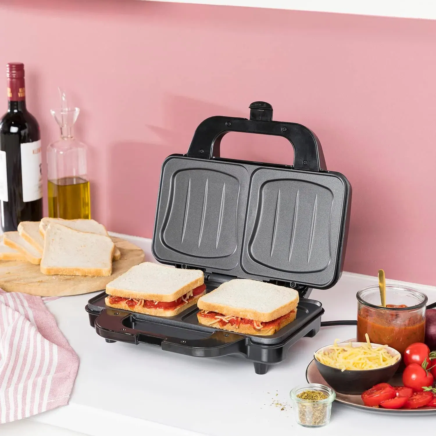 *nur noch 11 Stück verfügbar* Tristar SA-3060 Sandwich Maker (Extra tiefe Grillplatten, 900 Watt) für 22,99 € inkl. Prime-Versand (statt 28,39 €)