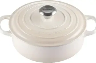 Le Creuset Gourmet Bräter aus Gusseisen 24 cm Meringue für 154,95 € inkl. Versand