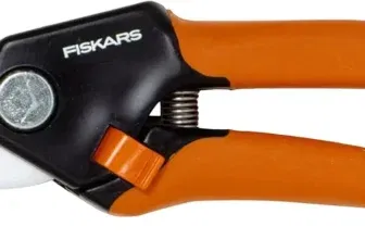 Fiskars Bypass-Gartenschere für frische Äste und Zweige (1001340)