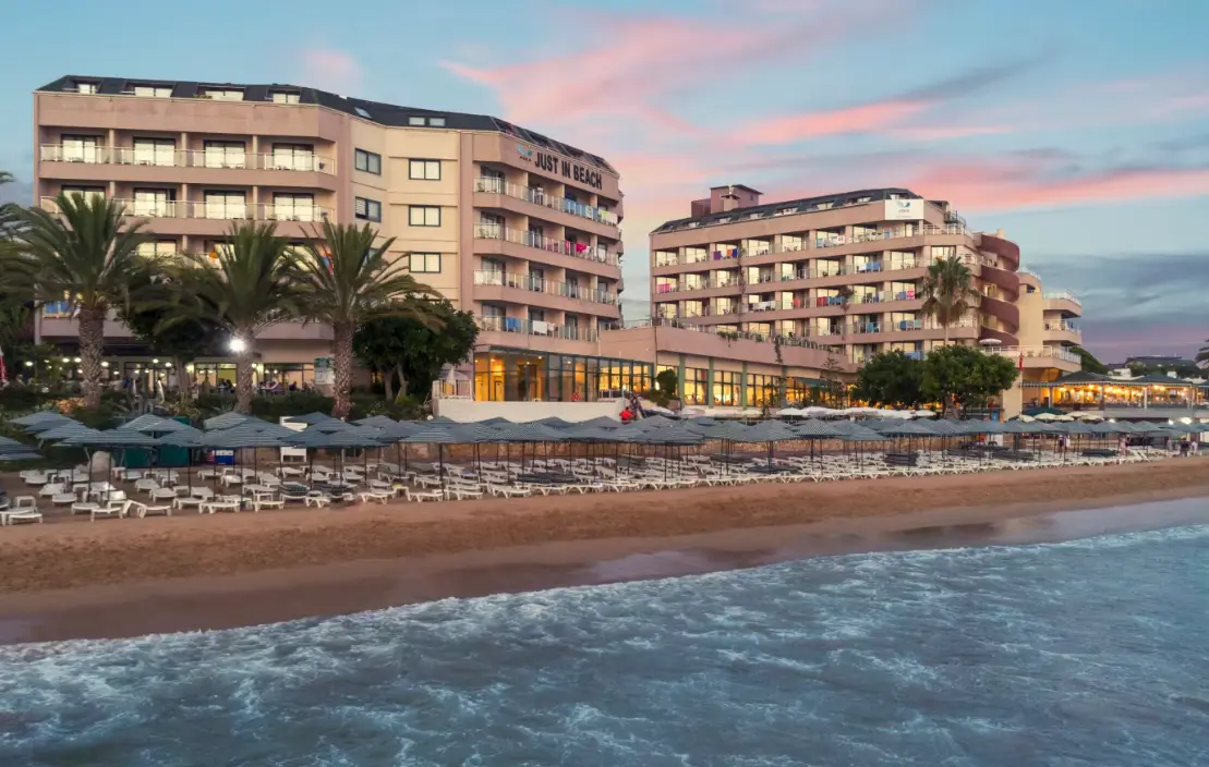 Last Minute Alanya: 8 Tage im 4.5* Aska Just In Beach mit All Inclusive, Flug und Transfers ab 401€ p.P