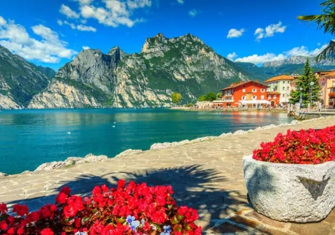 Gardasee: 8 Tage im eigenen Mobile Home am 4* San Vito Campingplatz ab 149€ [ 3 und 4 Person reisen kostenfrei]