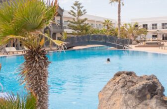 Coral-Cotillo-Beach-Hotel-in-El-Cotillo-Fuerteventura-weloveholidays