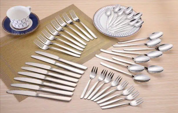 40-teilige Besteck-Set aus Edelstahl für 22,45€