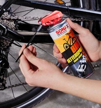 SONAX-BIKE-KettenSpray-mit-EasySpray-300-ml-reinigt-schützt-schmiert-verringert-Verschleiß-Reibung-Korrosionsschützend-hohe-Kriech-Haftwirkung-Art-Nr-08762000-Amazon-de-Sport-Freizeit