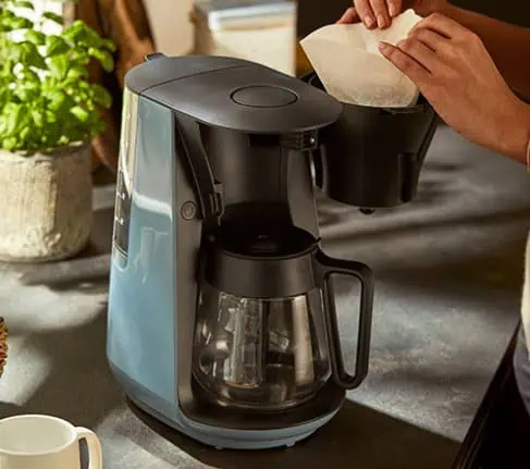 Tchibo Filterkaffeemaschine „Let’s Brew“ mit 1,25 l Glaskaraffe für 10 Tassen für 39€ inkl. Versand (statt 59€)