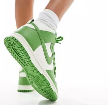 Nike-–-Dunk-–-Sneaker-in-Weiß-und-Chlorophyllgrün-mit-hohem-Schaft-ASOS