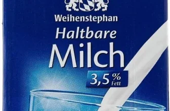 Eine blaue Milchpackung mit einem weißen Deckel, auf der ein Glas Milch und der Name Weihenstephan abgebildet sind.