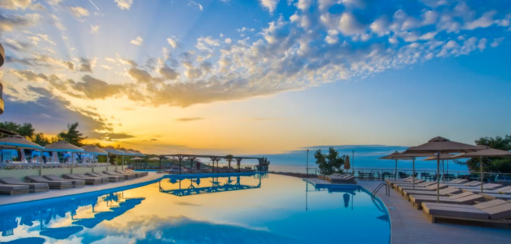 Alia-Palace-Luxury-Hotel-and-Villas-Adults-Only-in-Pefkohori-Chalkidiki-weloveholidays (1)