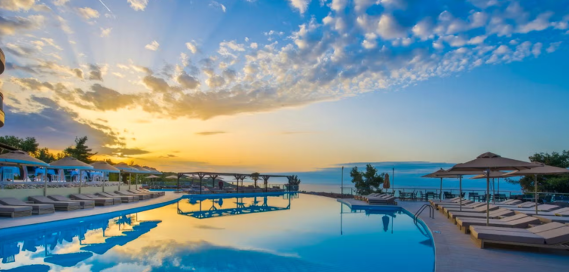 Alia-Palace-Luxury-Hotel-And-Villas-Adults-Only-In-Pefkohori-Chalkidiki-Weloveholidays (1)