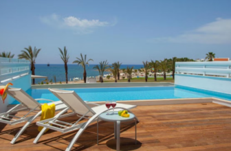 King-Evelthon-Beach-Hotel-Resort-in-Chloraka-weloveholidays