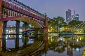 the-famous-castlefield-viaduct-in-manchester-2023-12-01-17-19-52-utc