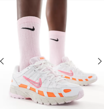 Nike-–-P-6000-–-Sneaker-in-Weiß-mit-rosa-Details