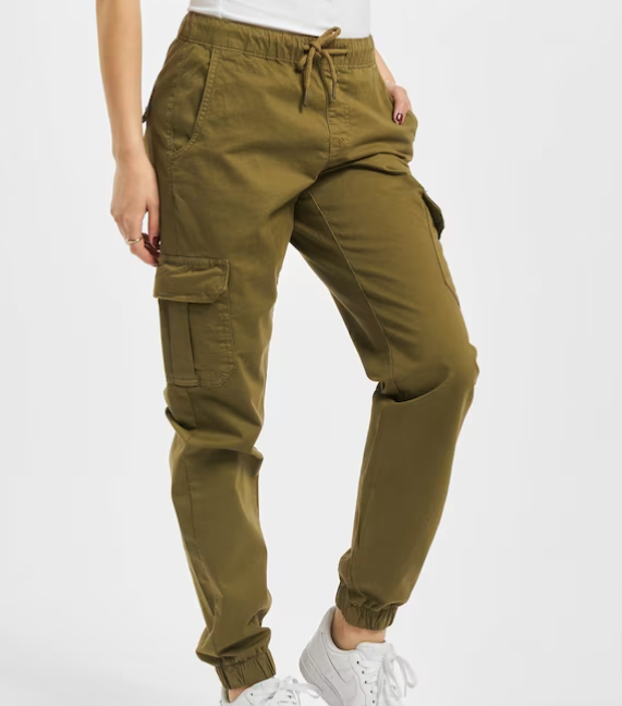 DEFSHOP Sale bis zu 50 % + 20 % extra: z.B.: Urban Classics Ladies High Waist Cargo Jogging für 26,10€
