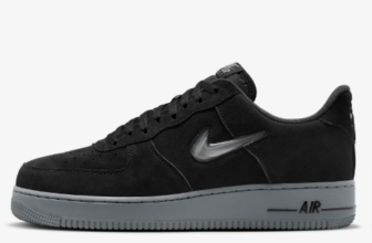 Nike Air Force 1 Herren Sneaker Style HQ3827-002 in Schwarz für 77,99 € inkl. Versand.