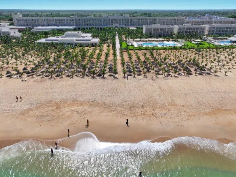 Schnäppchen, Deals Und Rabattcodes Des Tages - Luxuriöses Riu Baobab Resort An Einem Sonnigen Tag