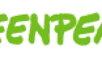 Greenpeace Energiespar-Sticker und Checkliste in Hand