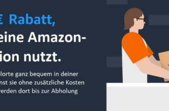 Glücklicher Kunde mit Amazon-Paket und Rabatt-Gutschein