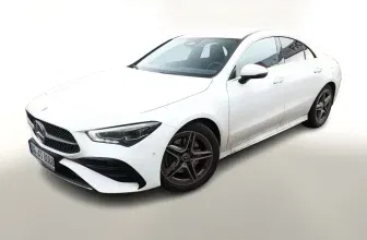 Weißer Mercedes-Benz CLA 200 MHEV AMG Line, 163 PS, Automatikgetriebe