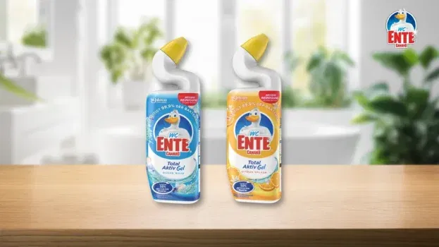 Flasche WC-Ente Total Aktiv Gel zur Beseitigung von Kalk und Schmutz im Badezimmer