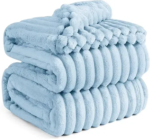 Schnäppchen, Deals Und Rabattcodes Des Tages - Kuscheldecke In Hellblau