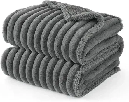 BEDSURE wasserdichte Hundedecke (102 x 127 cm) für 10,50 € inkl. Prime-Versand (statt 20,99 €)