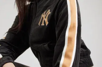 NEW ERA Sweatjacke 'NEYYAN' in Schwarz (Gr. XS-M & XL) für 54,90 € inkl. Versand (statt 80,00 €)