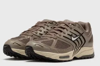 Nike WMNS Air Pegasus 2005 C.O.R Damen Sneaker HQ5725-200 (42,5 bis 46) für 64,00 € inkl. Versand