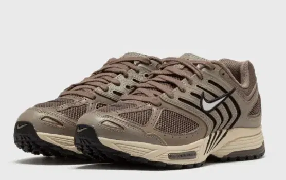 Nike WMNS Air Pegasus 2005 C.O.R Damen Sneaker HQ5725-200 (42,5 bis 46) für 64,00 € inkl. Versand