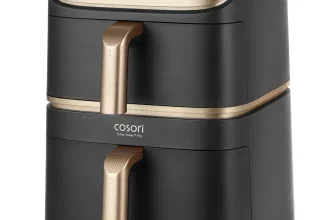 Schwarze COSORI Turbo Tower Pro Heißluftfritteuse mit goldenen Griffen und Touch-Display