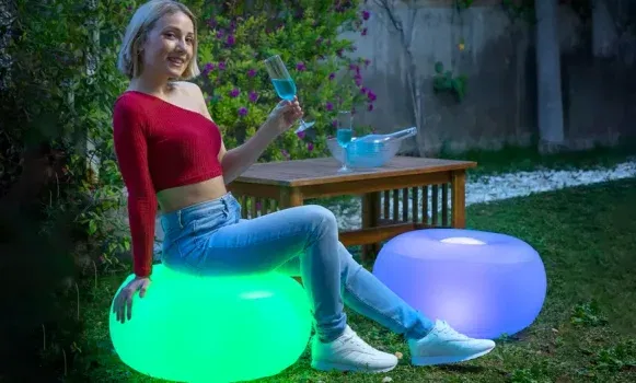 InnovaGoods aufblasbarer Sitzsack (LED-Beleuchtung mit Farbwechsel) für 21,49 € inkl. Versand