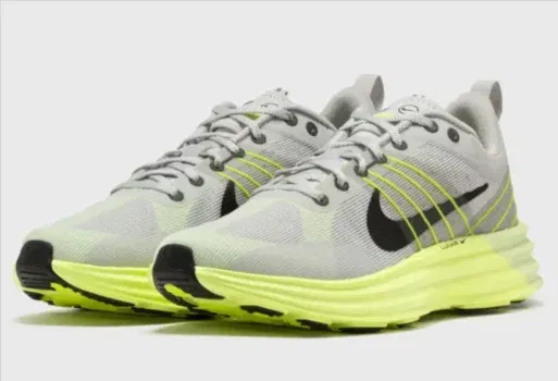 Nike Lunar Roam Herren Sneaker HV0812-011 (Gr. 35,5 bis 39) für 66,00 € inkl. Versand