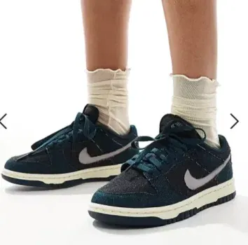 Nike – Dunk Low SEA – Denim-Sneaker in Dunkelblau für 78,00 € inkl. Versand (statt 99,00 €)
