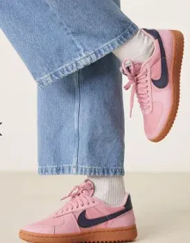 Nike – Field General – Sneaker in Rosa (Gr. 36 bis 48,5) für 47,99 € inkl. Versand
