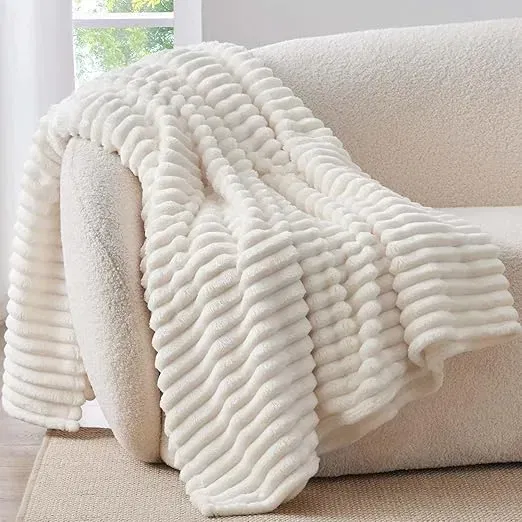 BEDELITE Kuscheldecke Flauschig Decke Klein (125×150) für 8,49 € inkl. Prime-Versand (statt 13,99 €)